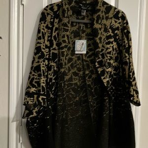 NWT. Ladies shawl collared Kimono by Ming Wang. It’s Black/Gold. Size L/XL.